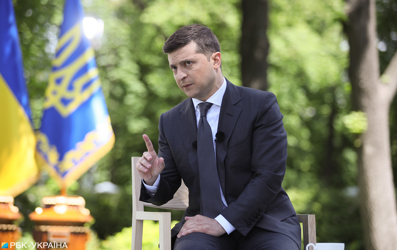 Психолог расшифровала язык тела Зеленского: красноречив от глаз до ступней (фото)